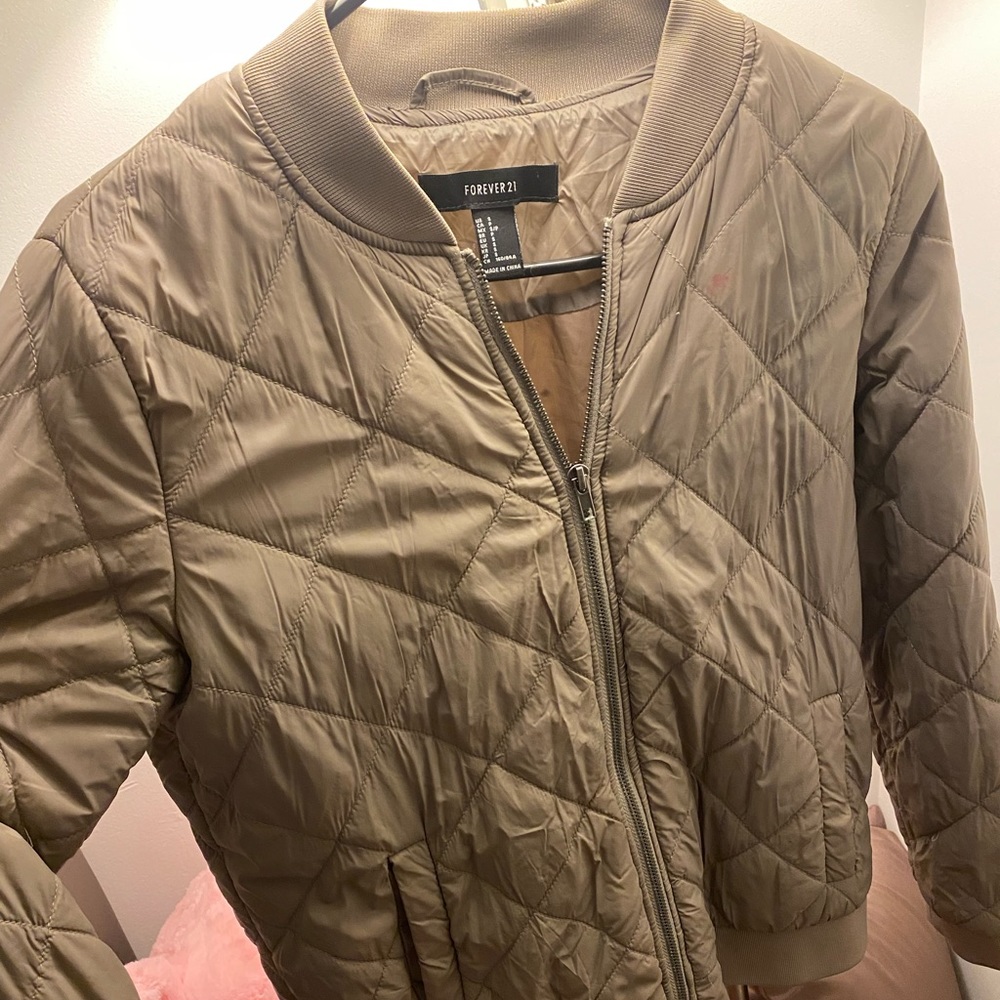 Light bomber jacket great for the fall!